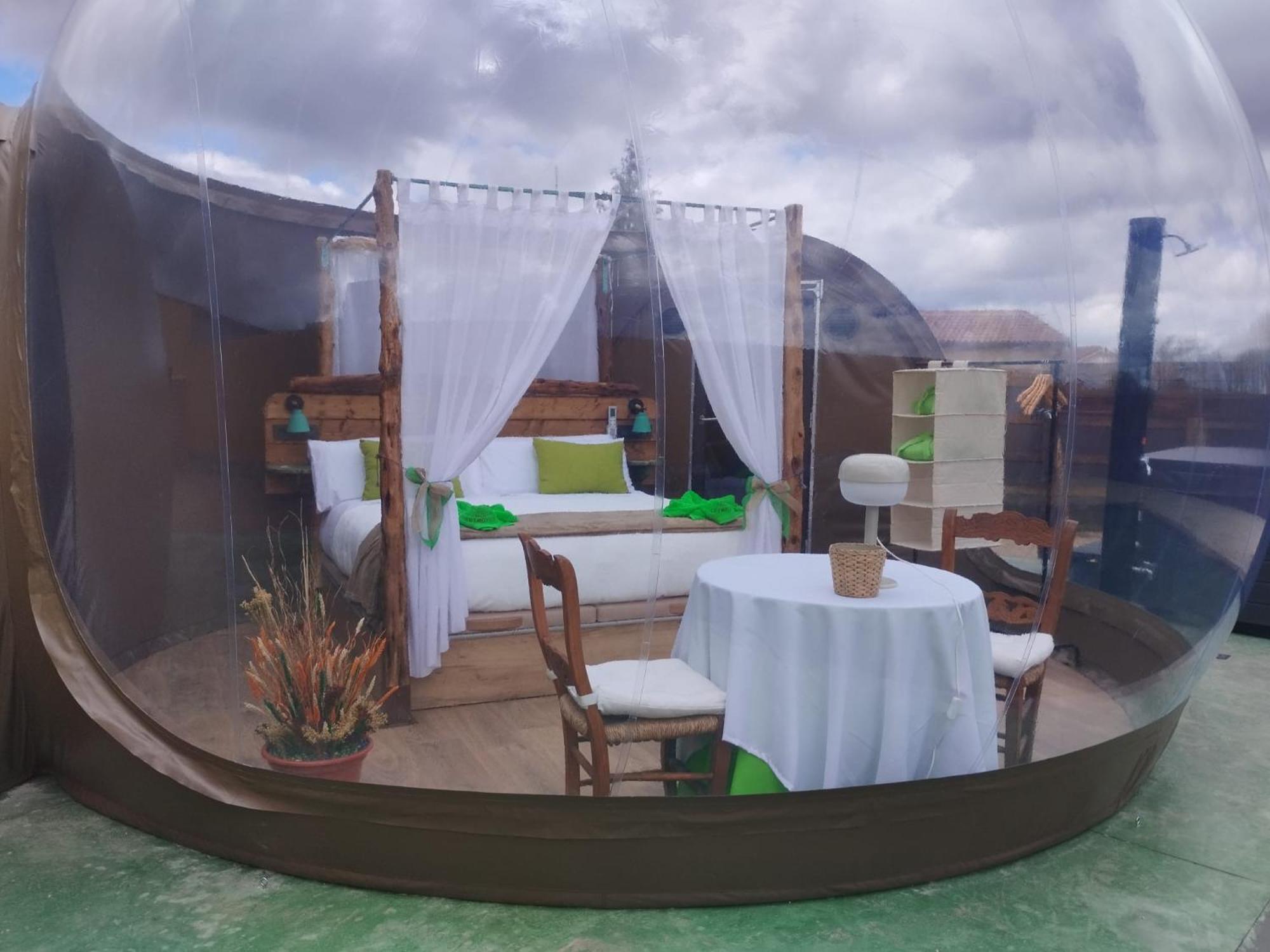 Cosmoveros - Hotel Burbuja 페드라사 외부 사진